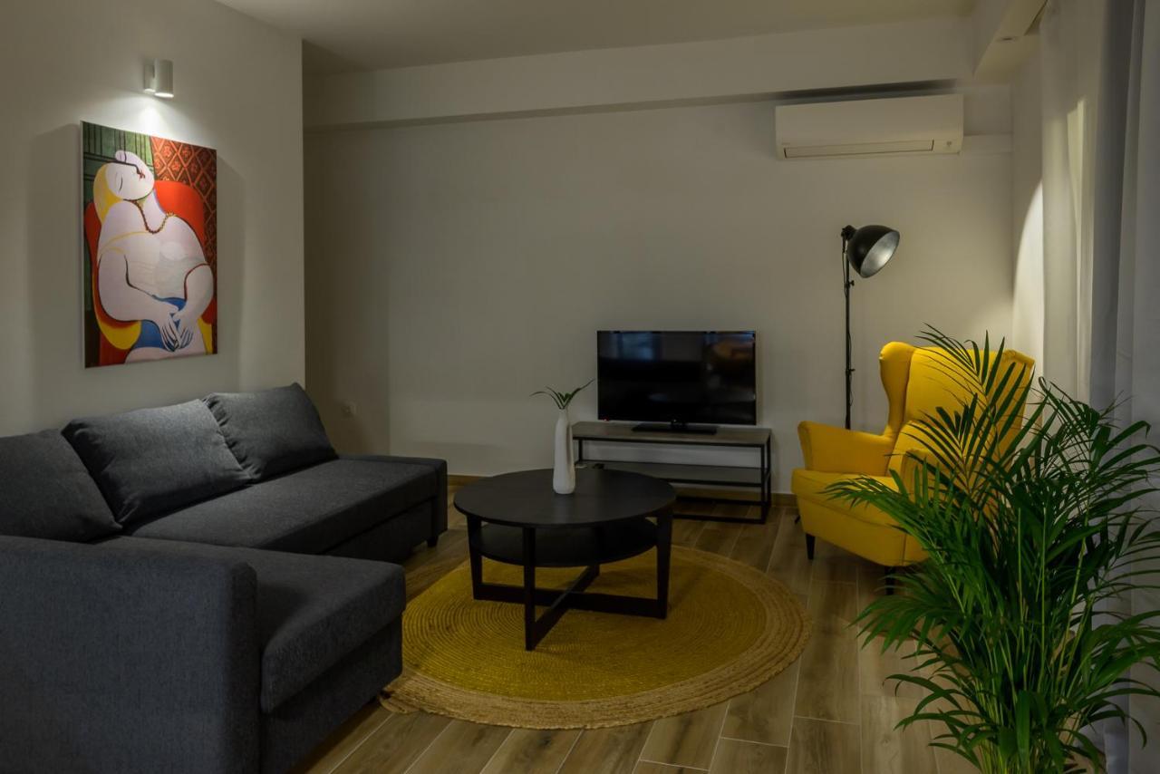 Alyvia Central Apartment 1 ヨアニナ エクステリア 写真
